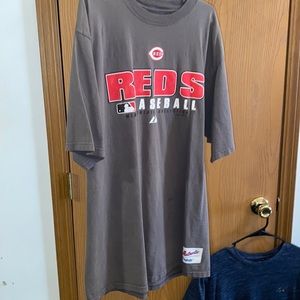 Men’s Cincinnati Reds Majestic Short Sleeve Gray Tshirt Size Medium